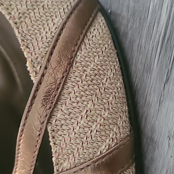 Bandolino Slingback Heel - Picture 7 of 8